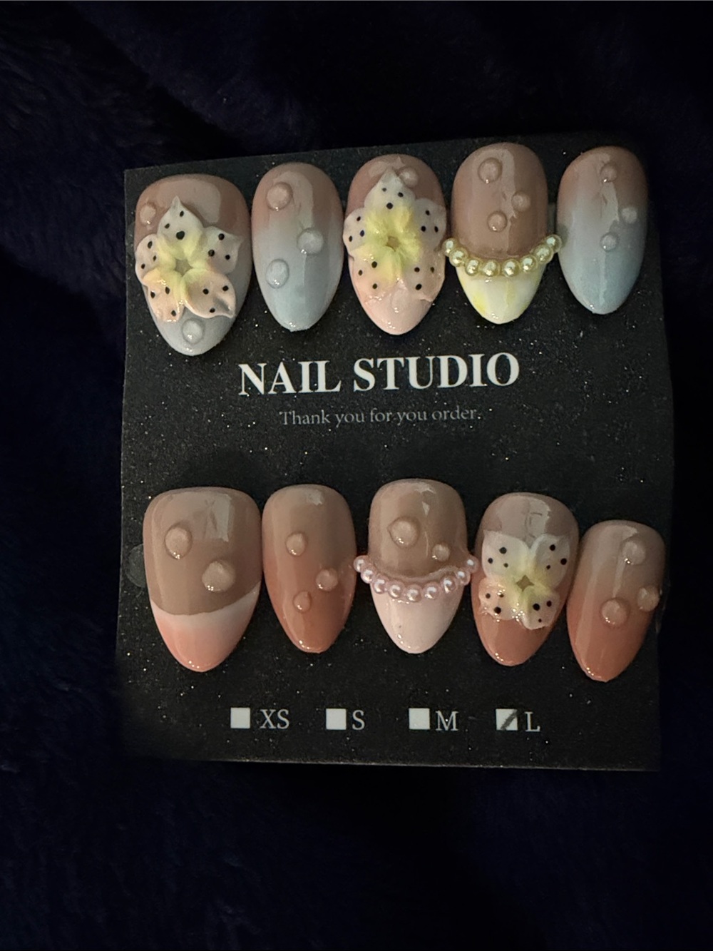 Floral Pearl Accent acrylic Press-On Nails in Nude & Pale Yellow